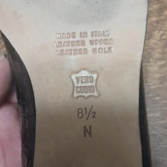 8.5 TALBOTS LEATHER TASSEL LOAFERS - Picture 8 of 10